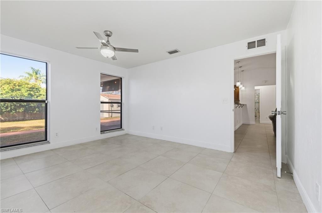 Empty room, Interior, Pendant Lights