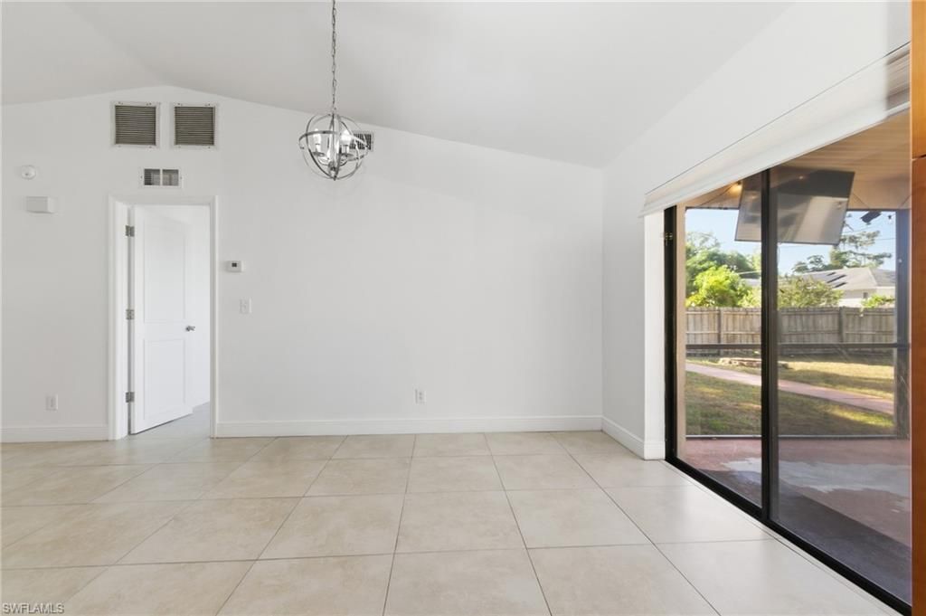 Empty room, Interior, Pendant Lights