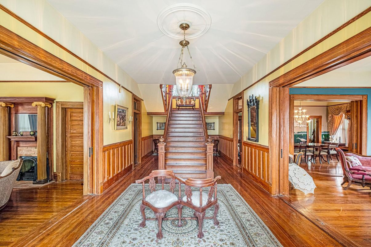 Chandelier, Dining room, Fireplace, Interior, Wood Texture Flooring