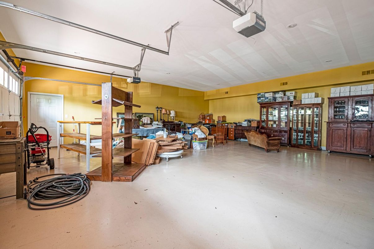 Garage, Interior