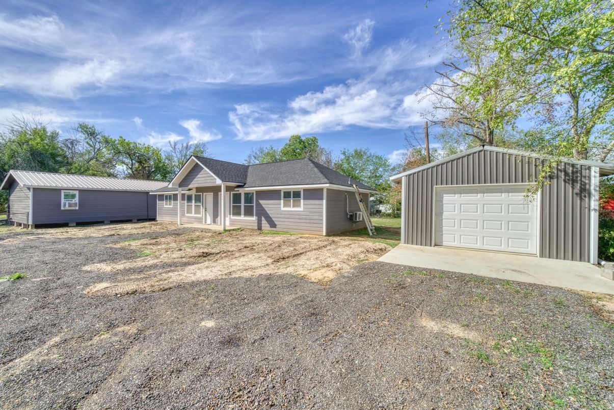 Backyard, Detached Garage, Exterior