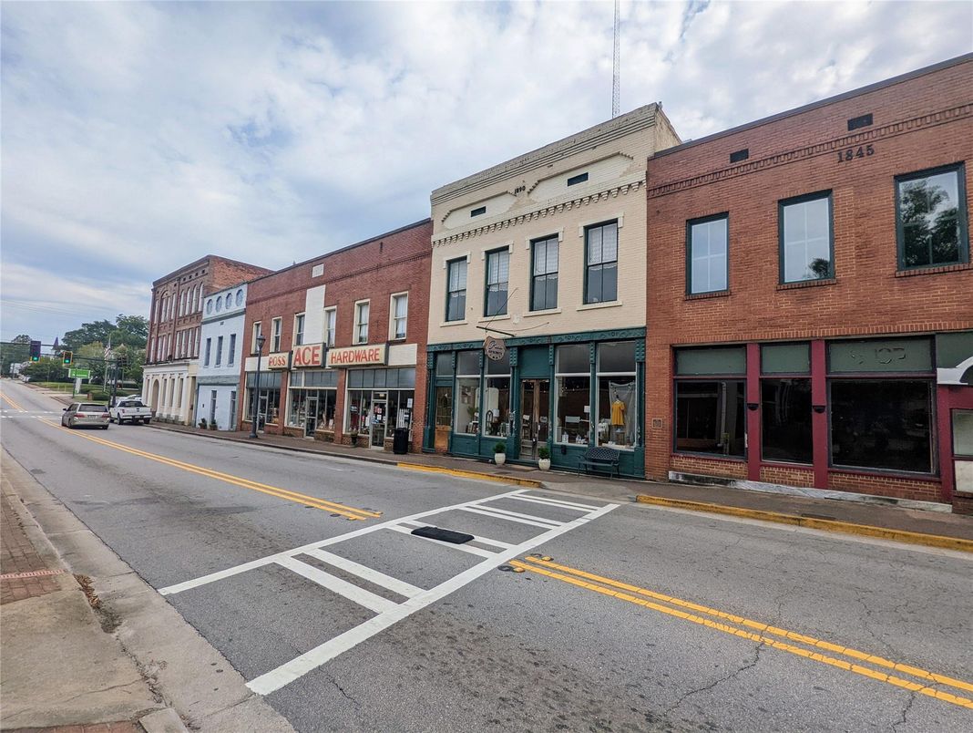 Exterior, Facade, Brick Facade, Rowhouse