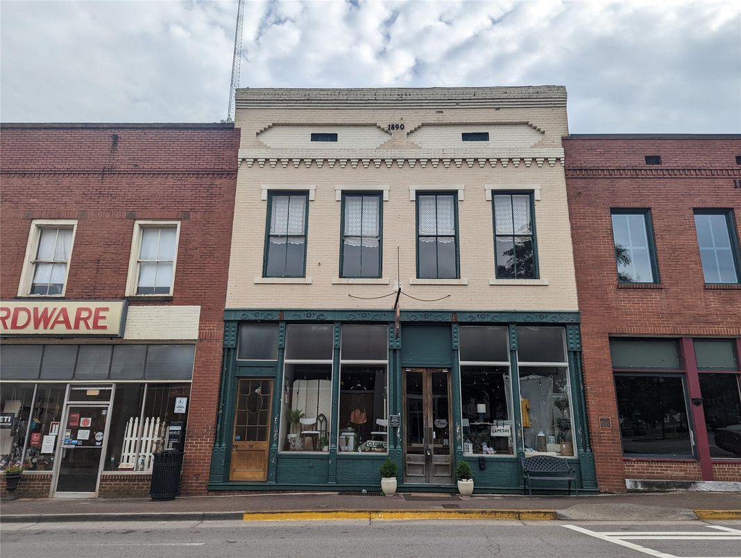 Exterior, Facade, Brick Facade, Rowhouse
