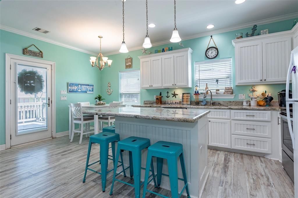 Dining room, Interior, Kitchen, Pendant Lights, Recessed Lighting, Wood Texture Flooring