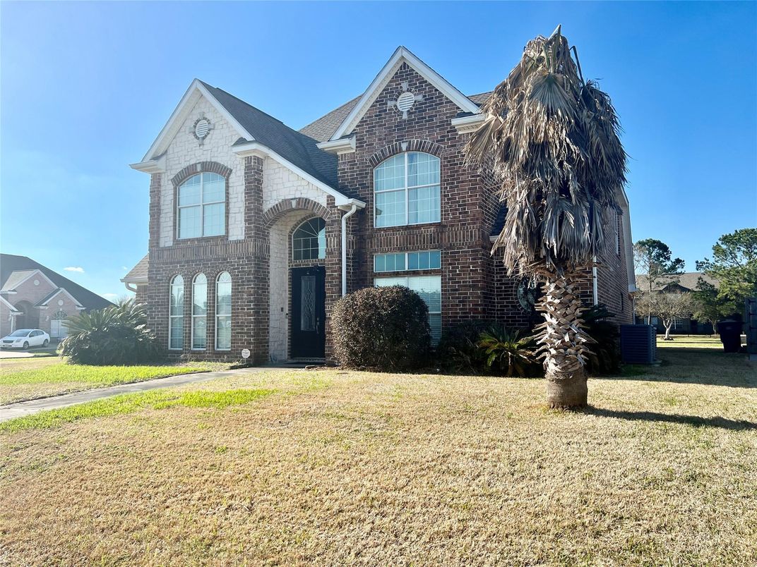 Exterior, Facade, Brick Facade, Brick Traditional