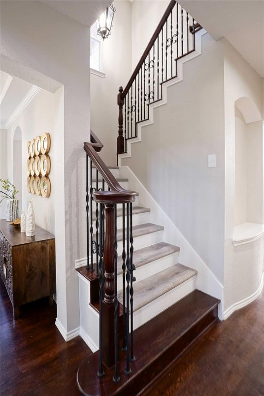Interior, Pendant Lights, Wood Texture Flooring