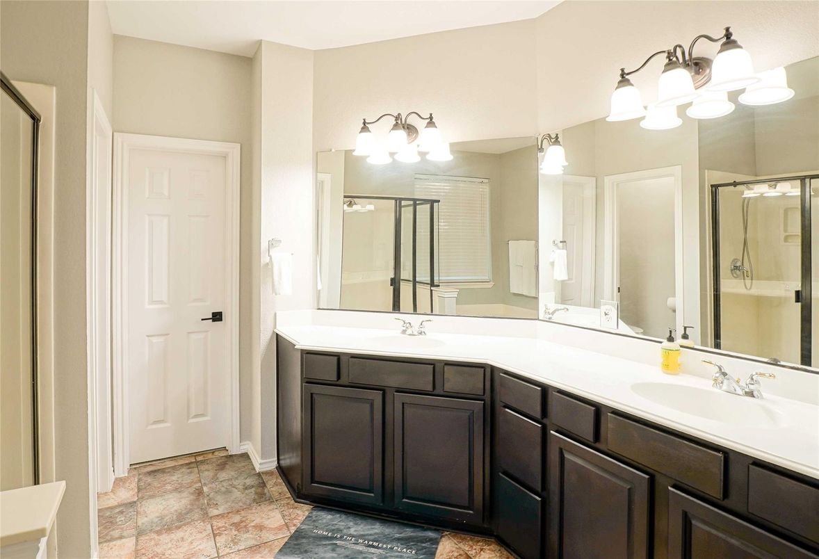 Bathroom, Dual Sink Vanities, Interior