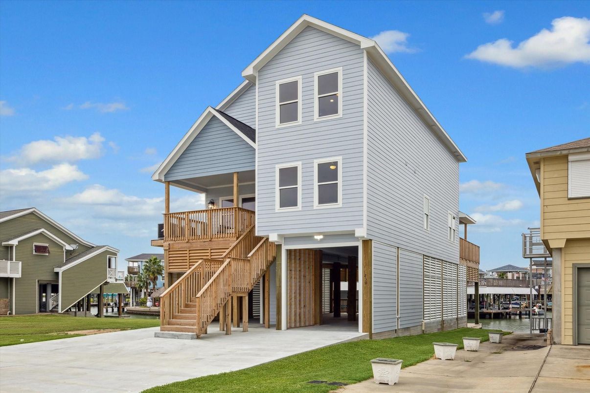 Exterior, Facade, Rowhouse