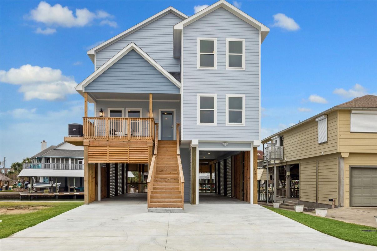 Attached, Exterior, Facade, Rowhouse