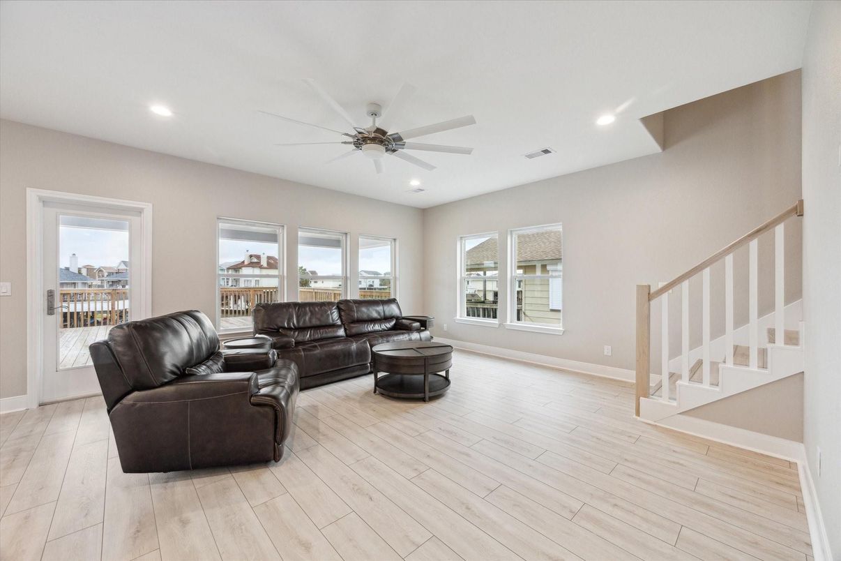 Interior, Living room, Recessed Lighting, Wood Texture Flooring