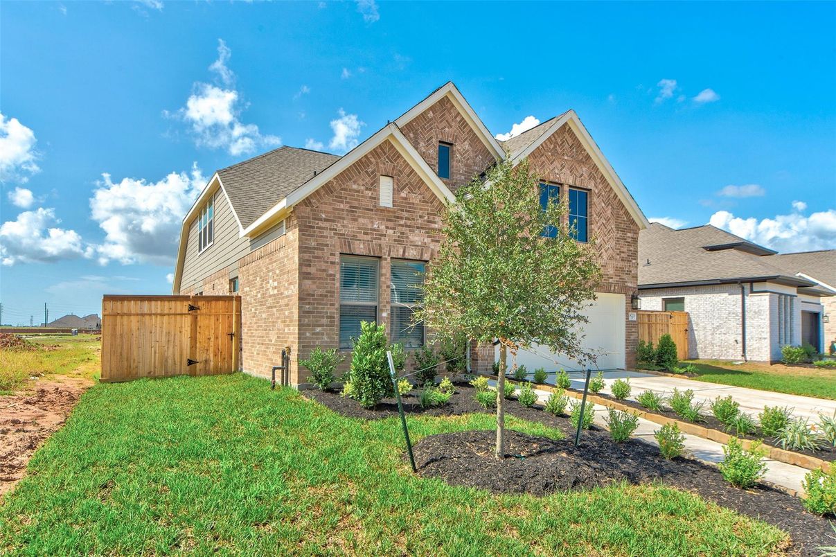 Backyard, Exterior, Facade, Brick Facade, Brick Traditional