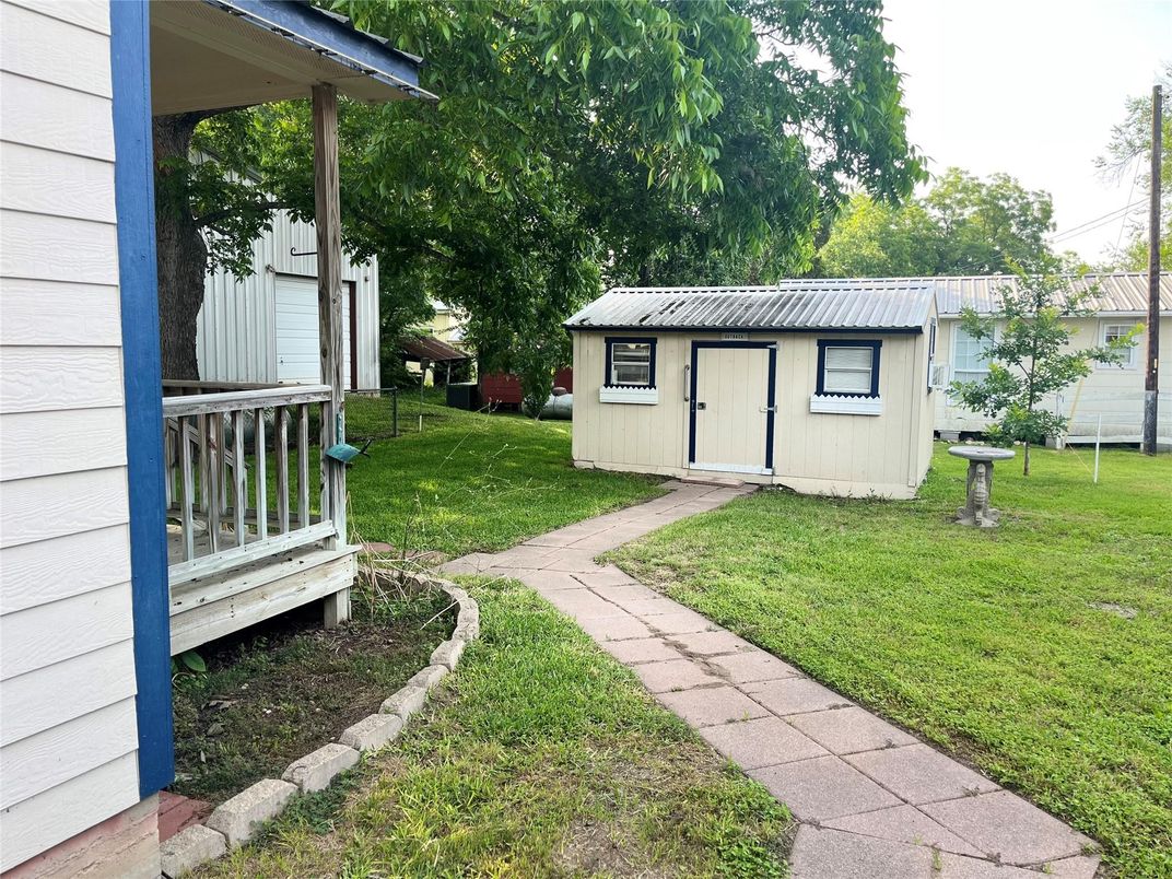 Backyard, Exterior
