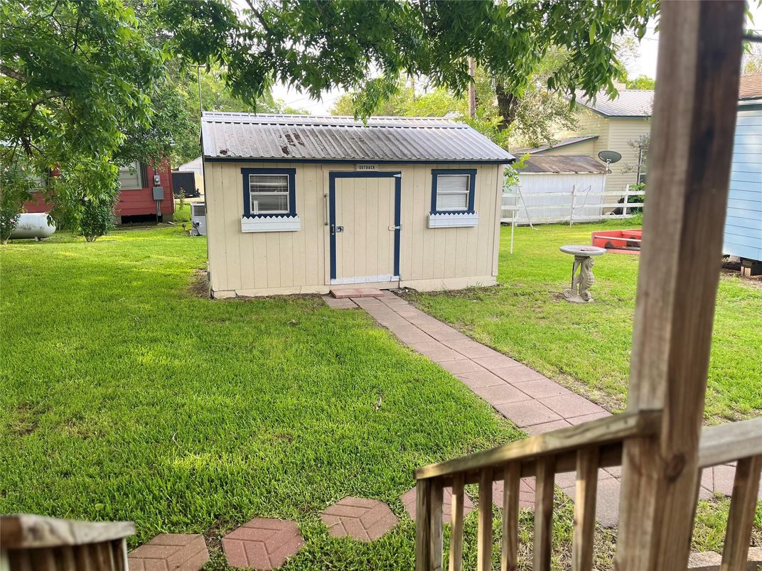 Backyard, Exterior