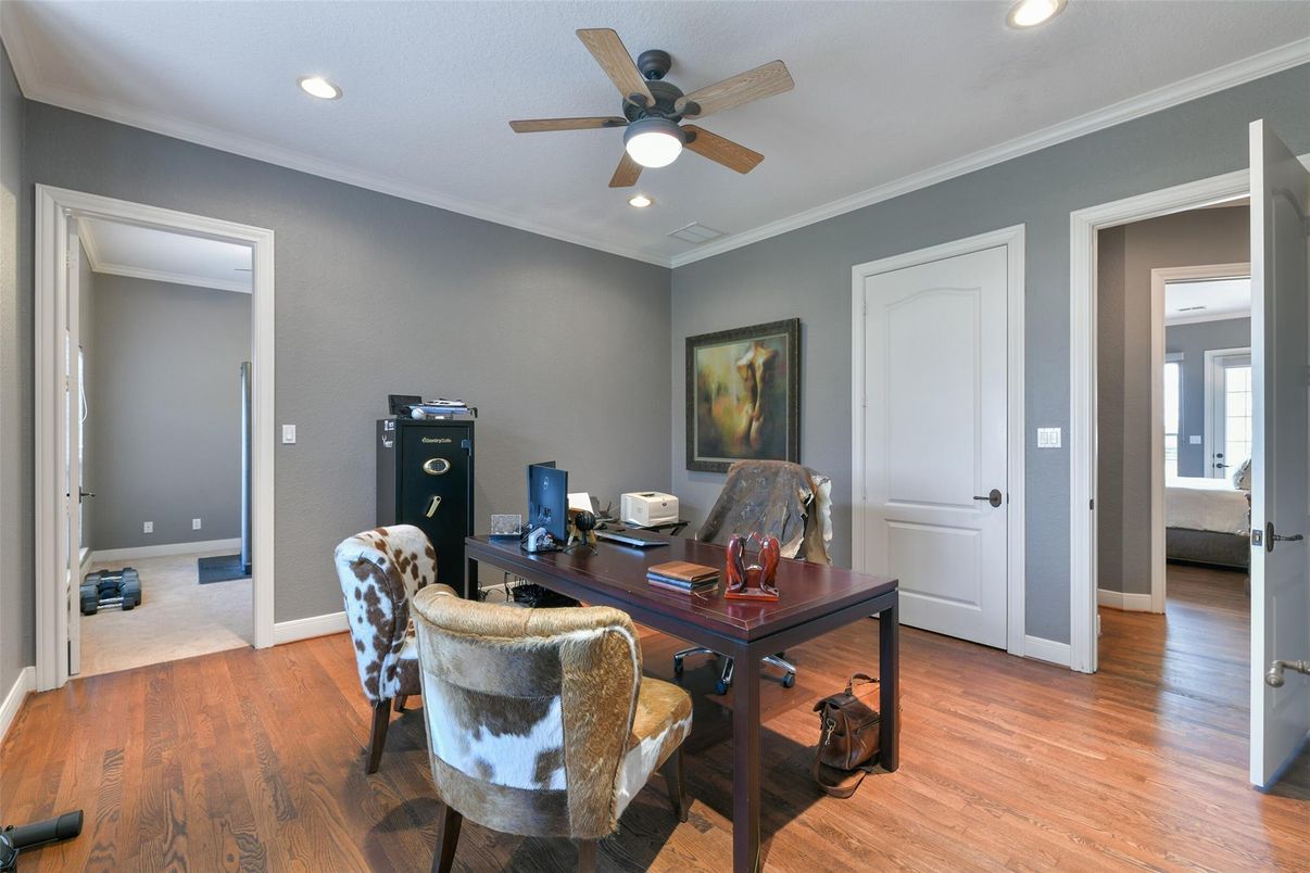 Home Office, Interior, Recessed Lighting, Wood Texture Flooring