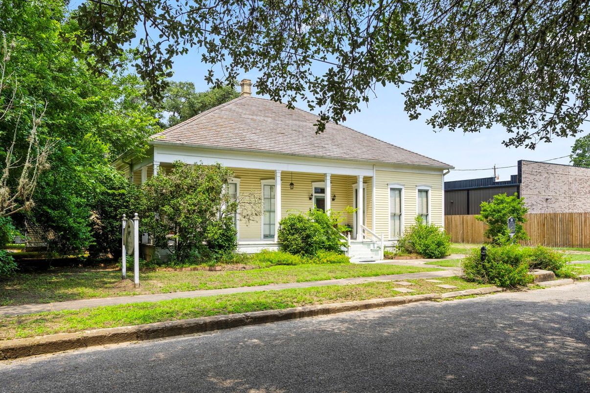 Backyard, Exterior, Facade, Cape Cod