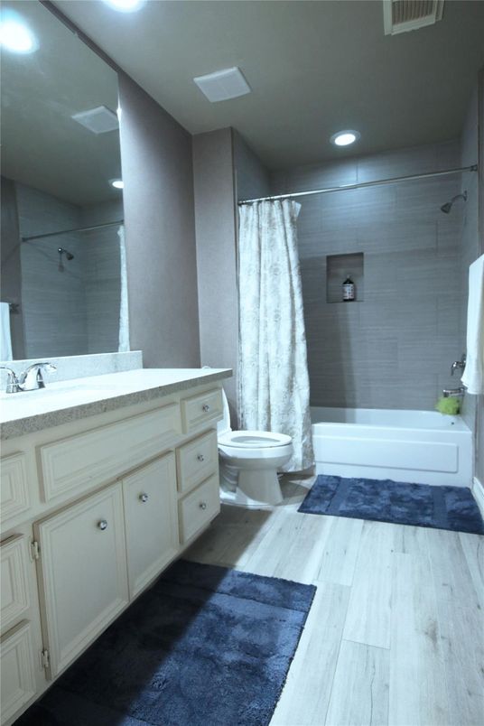 Bathroom, Interior, Recessed Lighting, Wood Texture Flooring