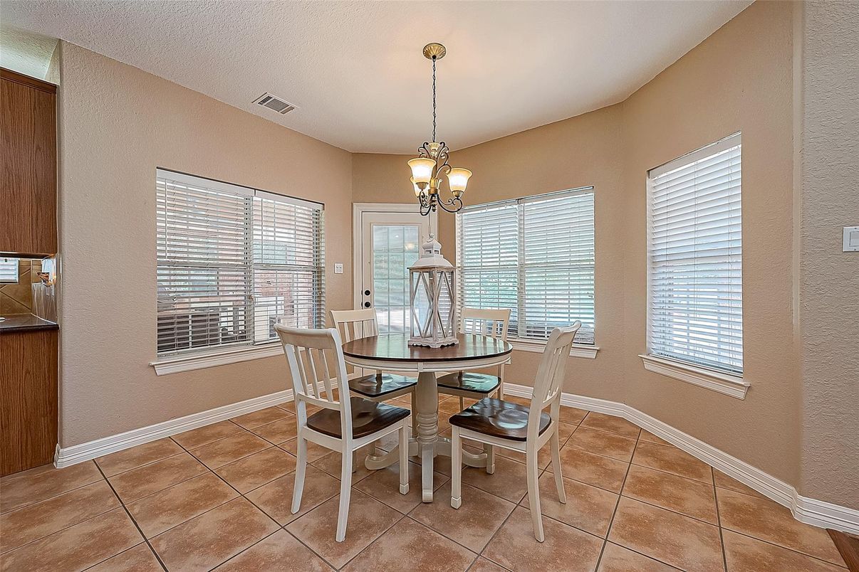 Chandelier, Dining room, Interior