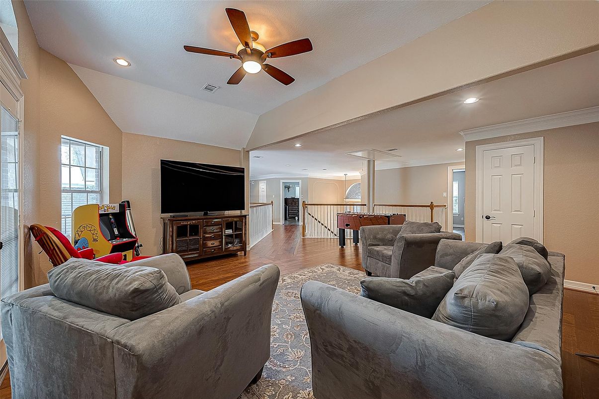 Billiard Table, Game Room, Interior, Living room, Recessed Lighting, Wood Texture Flooring