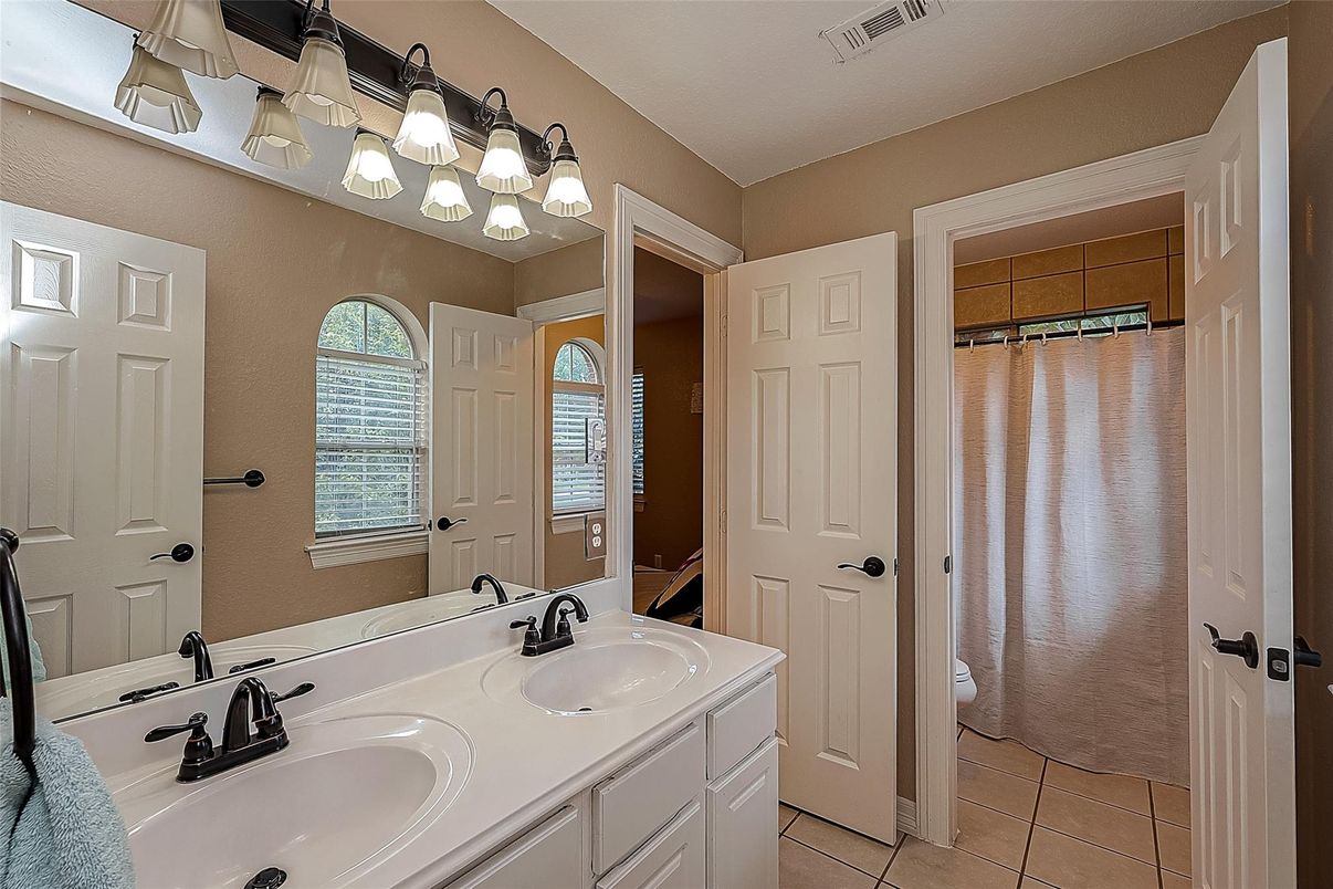 Bathroom, Dual Sink Vanities, Interior