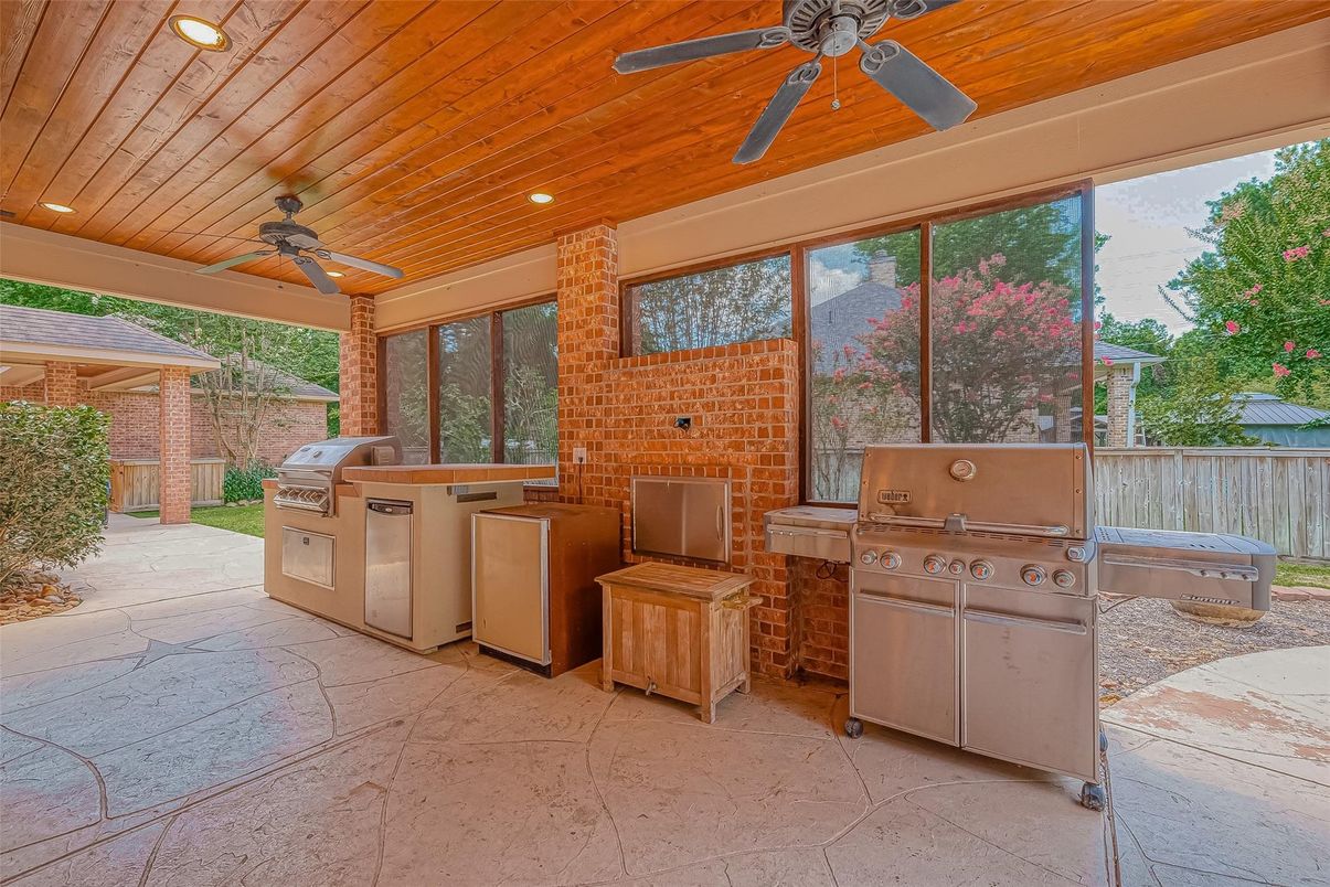Exterior, Outdoor Kitchen
