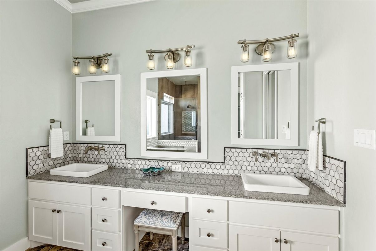 Bathroom, Dual Sink Vanities, Interior