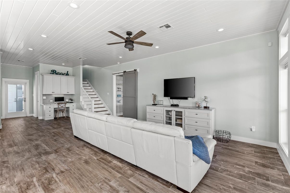 Interior, Kitchen, Living room, Recessed Lighting, Wood Texture Flooring