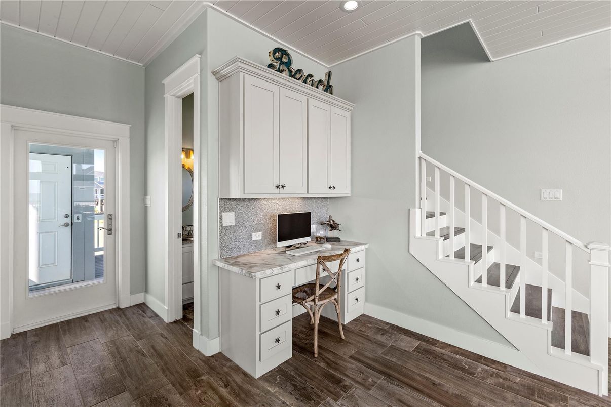 Interior, Recessed Lighting, Wood Texture Flooring