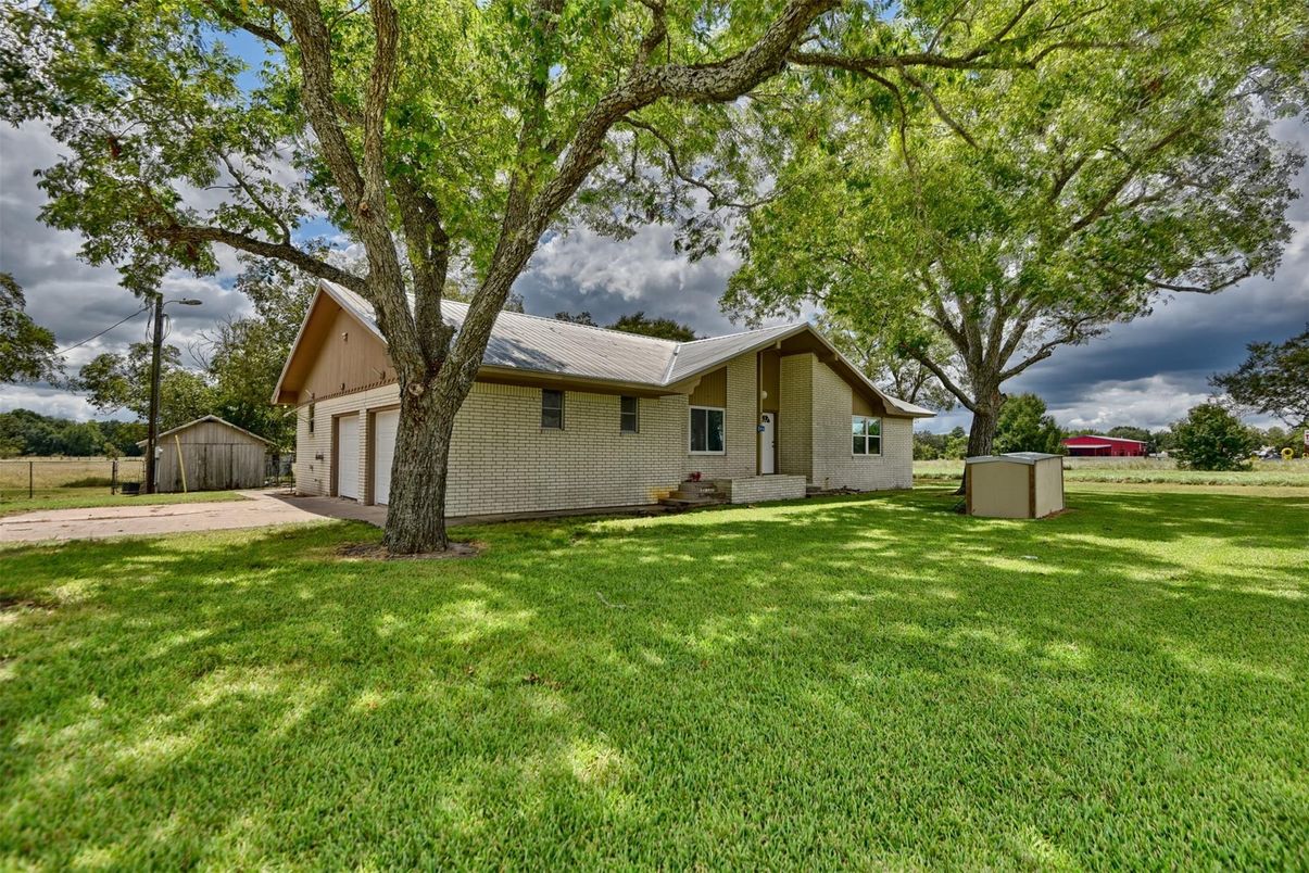 Backyard, Detached Garage, Exterior