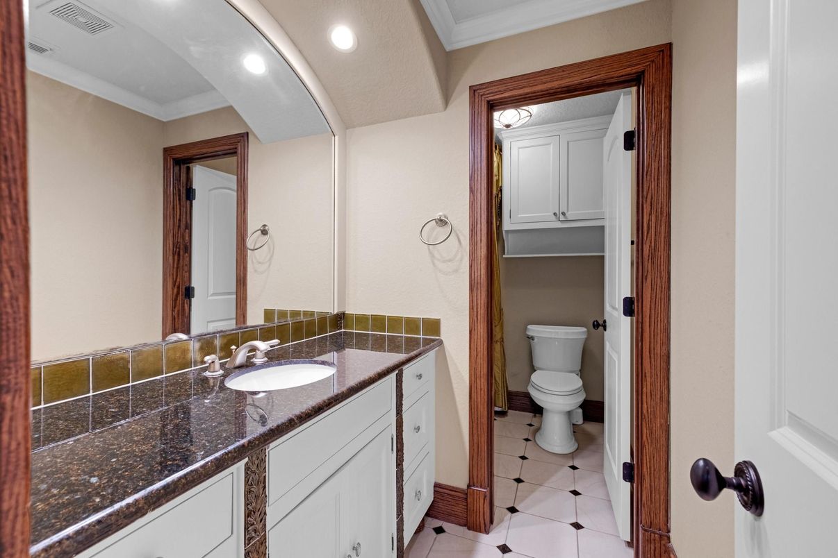 Bathroom, Dual Sink Vanities, Interior, Recessed Lighting