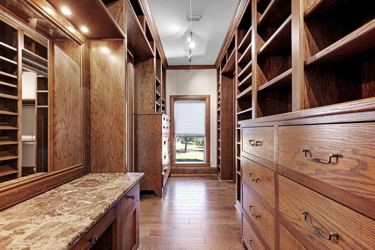 Interior, Walk-in Closets, Wood Texture Flooring