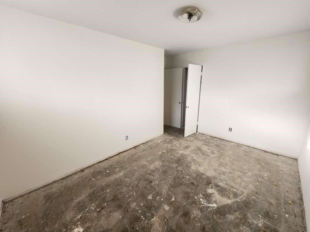Empty room, Interior