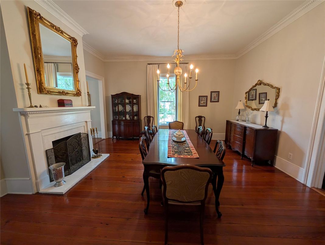 Chandelier, Dining room, Fireplace, Interior, Wood Texture Flooring