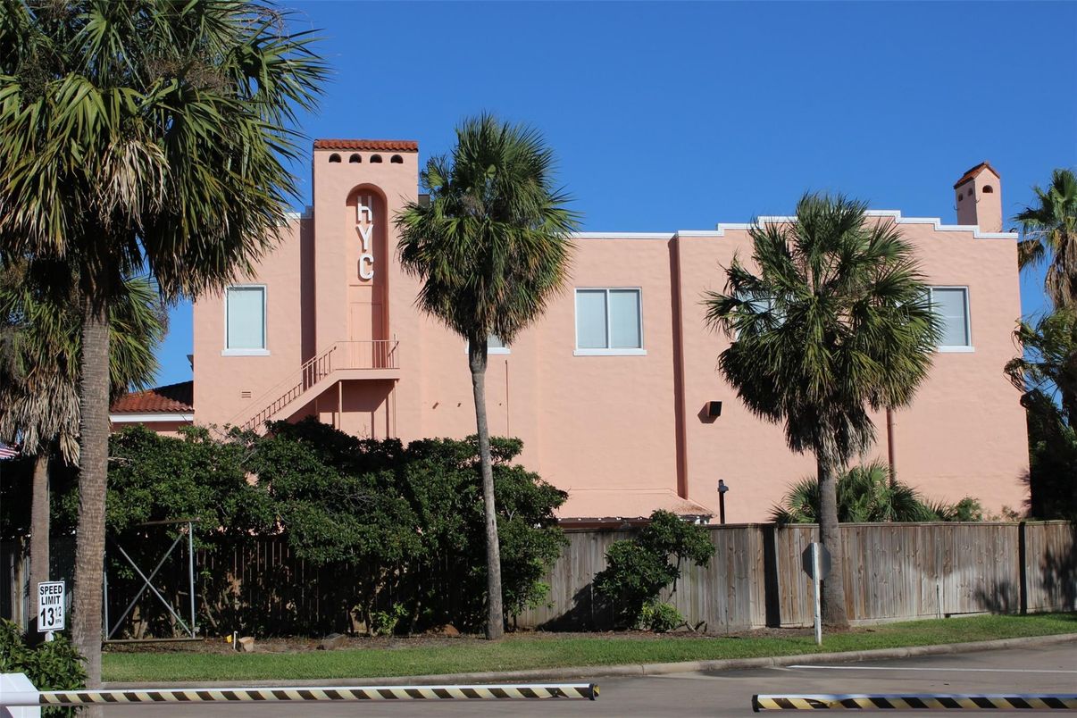 Exterior, Facade, Spanish Mediterranean