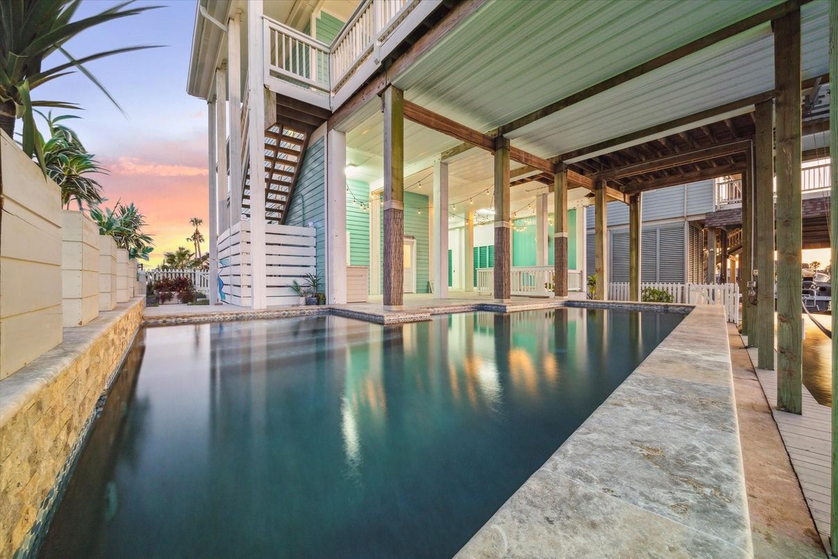 Exterior, Pool