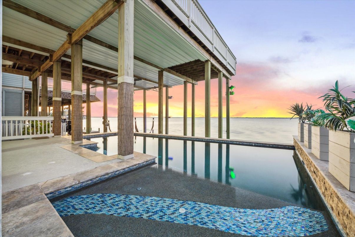 Exterior, Pool, Water