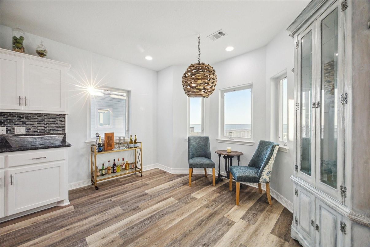 Interior, Pendant Lights, Recessed Lighting, Wood Texture Flooring