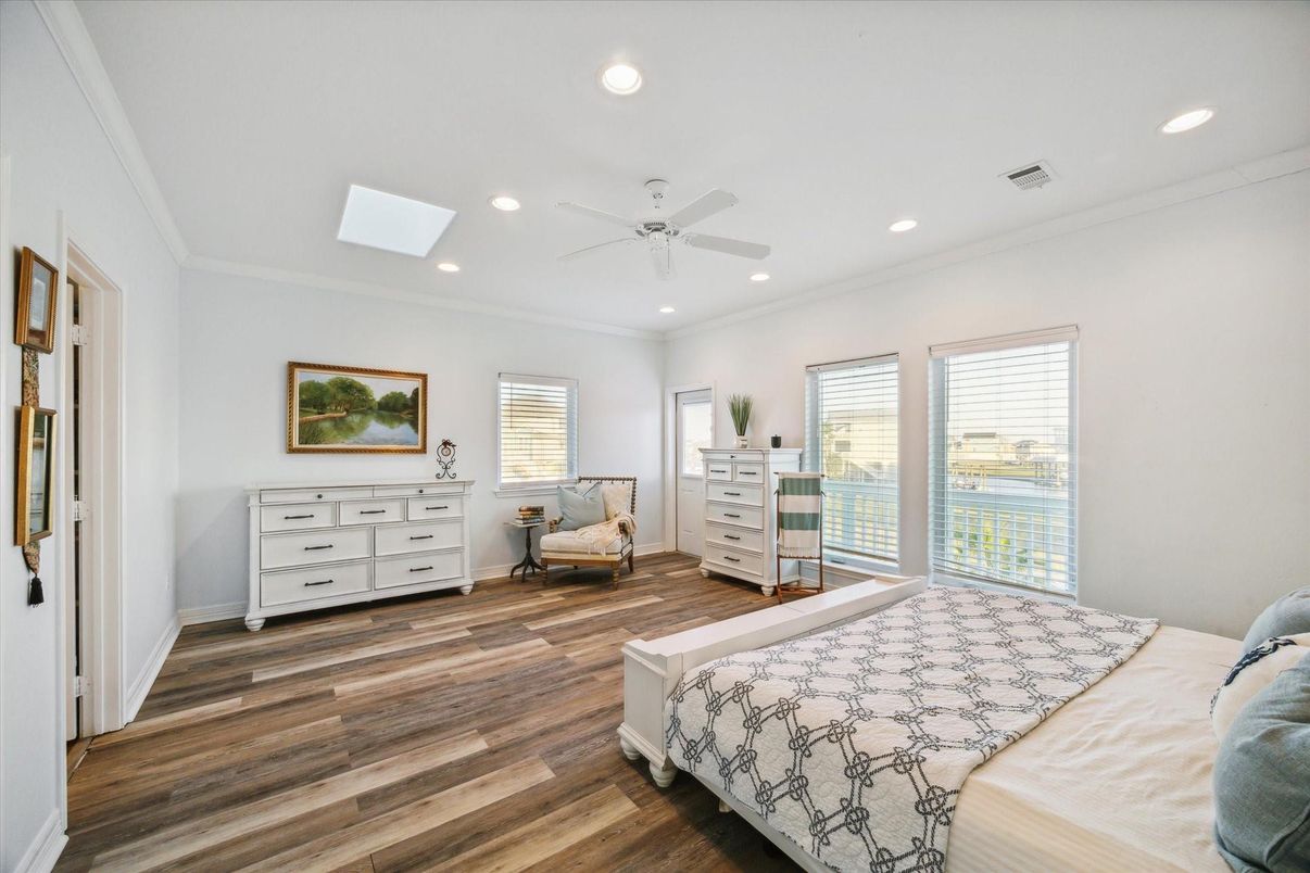 Bedroom, Interior, Recessed Lighting, Wood Texture Flooring
