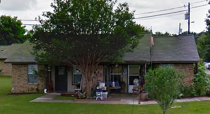 Exterior, Facade, Brick Facade, Ranch