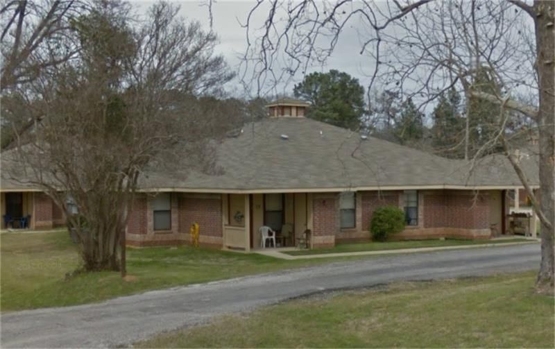 Backyard, Exterior, Facade, Brick Facade, Ranch