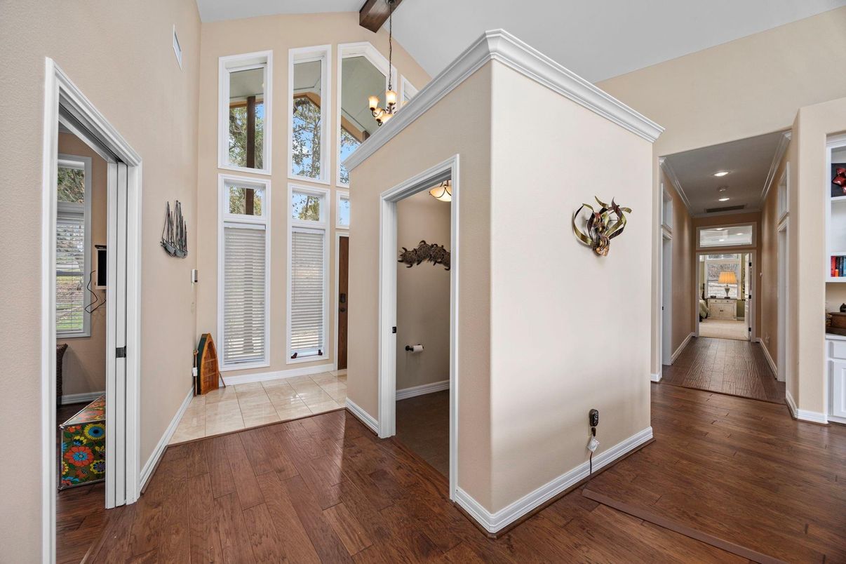 Interior, Recessed Lighting, Wood Texture Flooring