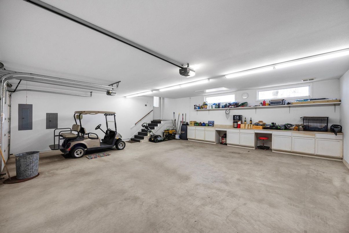Garage, Interior