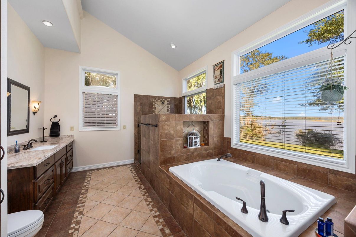 Bathroom, Interior, Recessed Lighting