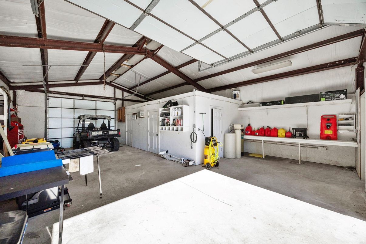 Garage, Interior