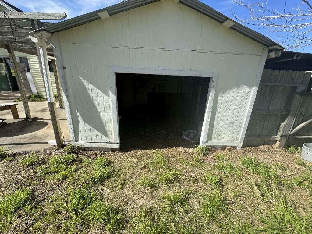 Detached Garage, Exterior