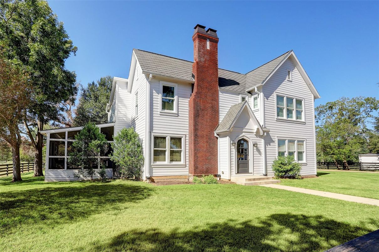 Backyard, Exterior, Facade, Farmhouse