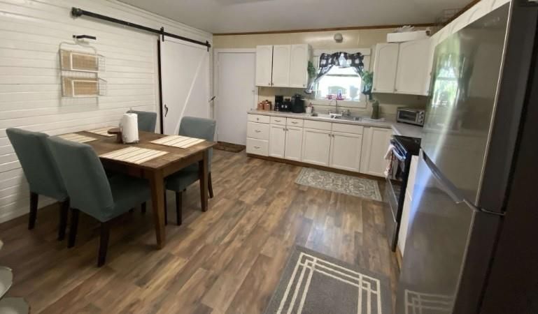 Dining room, Interior, Kitchen, Stainless Steel Appliances, Wood Texture Flooring