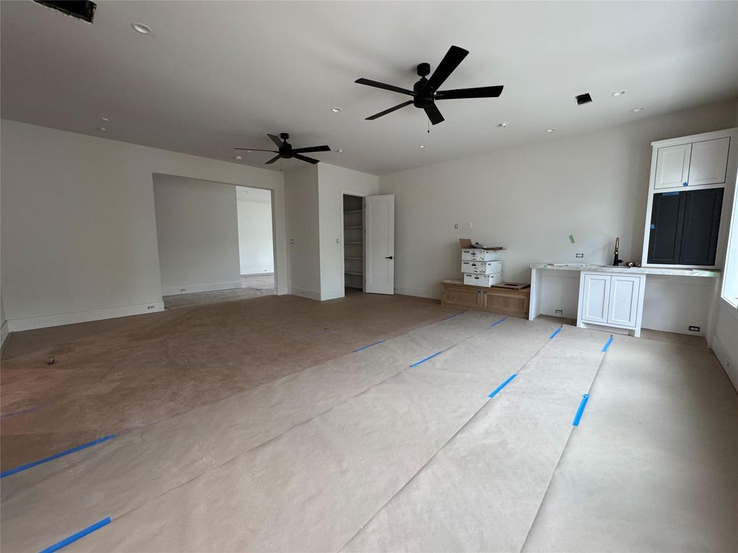 Empty room, Interior, Recessed Lighting