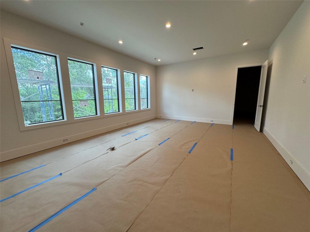 Empty room, Interior, Recessed Lighting