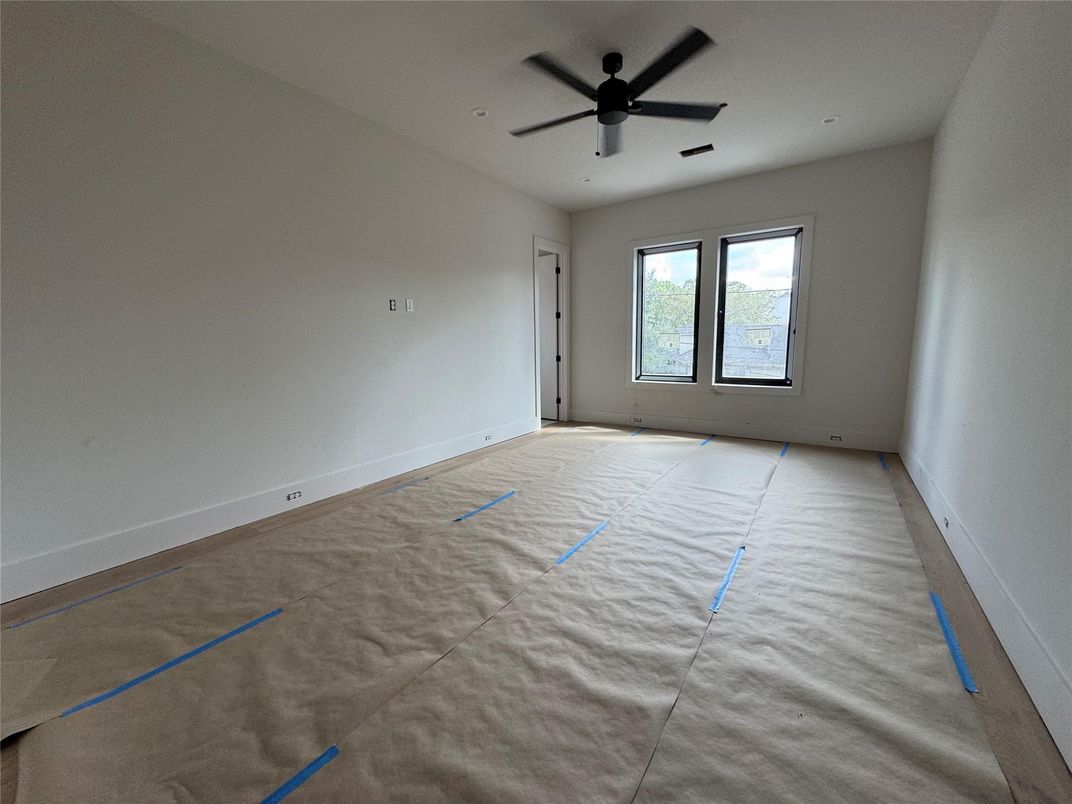 Empty room, Interior