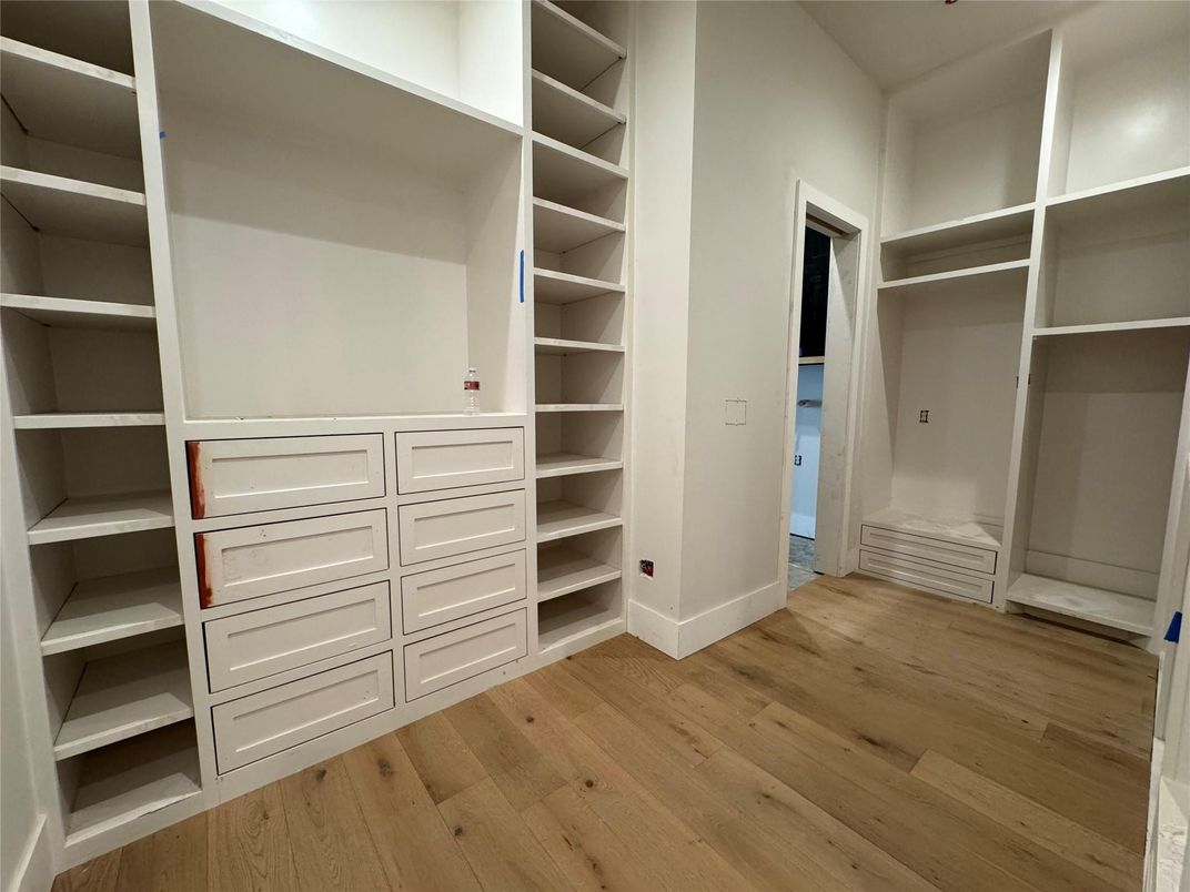 Interior, Walk-in Closets, Wood Texture Flooring